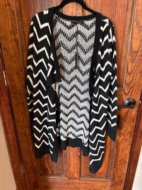 B Sharp black and white chevron striped open sweater cardigan Medium NWT